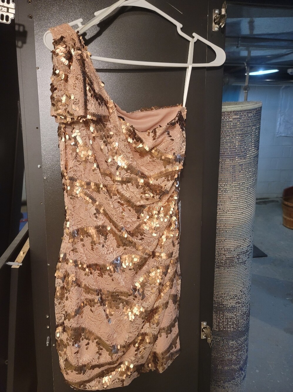 Sequin One-Shoulder Dress in Gold